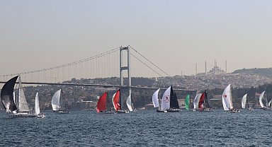 İstanbul Boğazı'nı yelkenler bastı