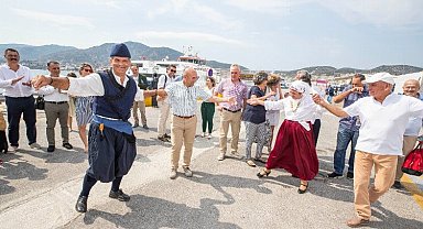 İzmir-Midilli seferleri sezonu dostluk mesajlarıyla kapattı