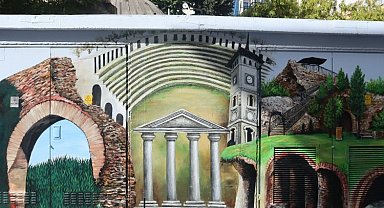 İzmit 3 bin yıllık tarihi duvarlara taşıyor