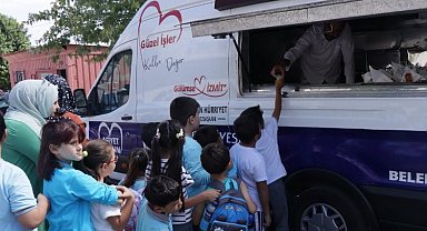 İzmit Belediyesi, yeni dönemde öğrencileri ikramlarla karşıladı