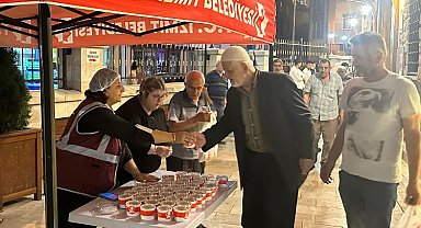 İzmit'in dört bir yanında helva dağıtıldı