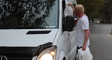 İzmit'te servis bekleyen emekçilerin yüzleri güldü