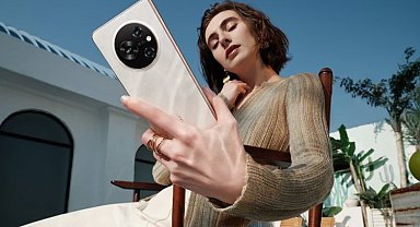 Katlanabilir telefon satışa sunuldu