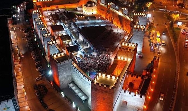 Kayseri Büyükşehir'in vizyonu şehri aydınlatıyor