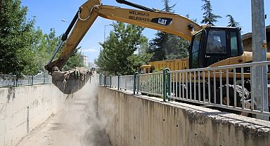 Kayseri Melikgazi'de kanallara temizlik