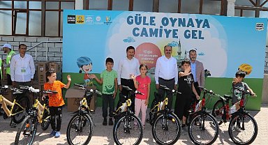 Konya'da 'güle oynaya camiye gel'diler