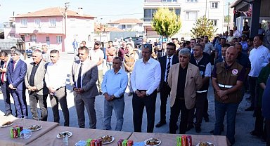 Manisa afetten etkilenen çiftçilerin yanında