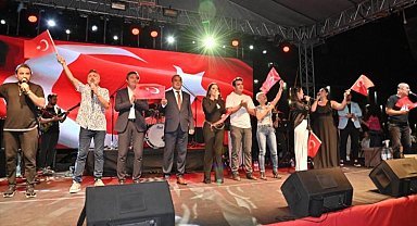 Manisa Selendi'nin kurtuluşunda 90'lar gecesi