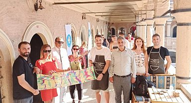 Manisa tarihi Yeni Han'da özel konuklar ağırlandı