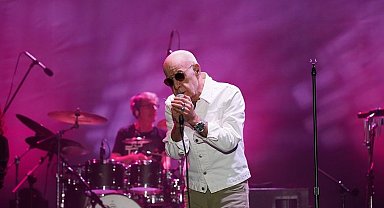 Mazhar Alanson'dan zor konser!