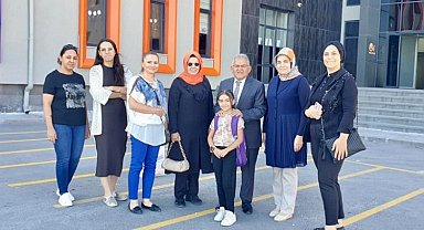 Memduh Büyükkılıç minik öğrencilerle buluştu
