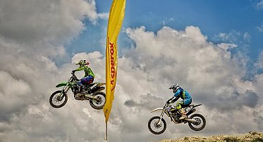 Motosiklette hafta sonu iki yarış birden