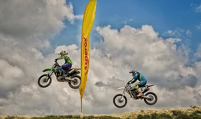 Motosiklette hafta sonu iki yarış birden