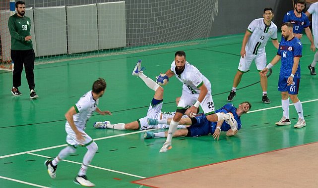 Sakarya Büyükşehir Hentbol Trabzon'u farkla geçti: 33-42