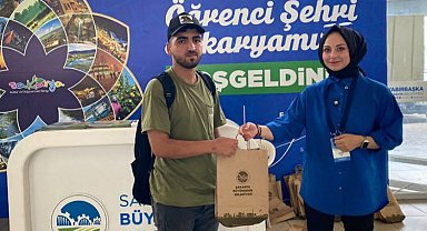 Sakarya üniversite için gelen öğrencileri karşıladı