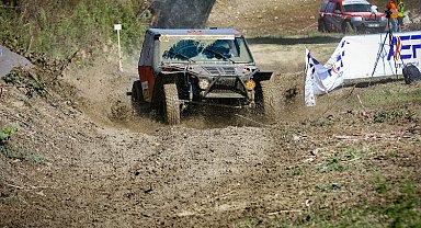 Sakarya'da tozu dumana katıyorlar