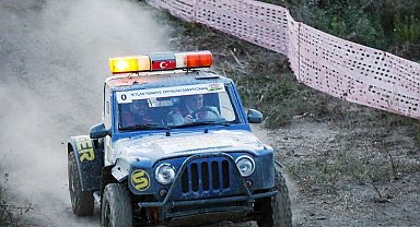 Şampiyonlar zorlu parkurda fırtına gibi esti