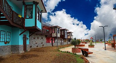 Tarihi Ordu Evleri maziye götürüyor