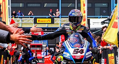 Toprak Razgatlıoğlu Fransa'da zirvede