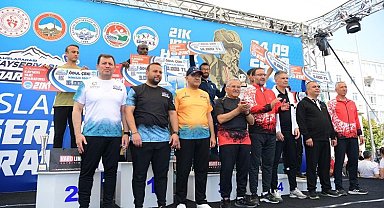 Uluslararası Kayseri Yarı Maratonu nefesleri kesti