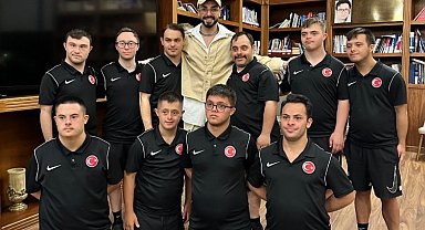Ünlü rapçi SEFO'dan U18'e 'milli' moral