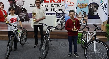 100.Yıl Satranç Turnuvası'nda ödüller sahiplerini buldu