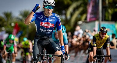 135 kilometrelik etabı Jasper Philipsen kazandı