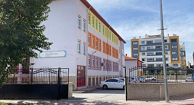 8 yaşındaki öğrencinin dayısı öğretmene dehşeti yaşattı!