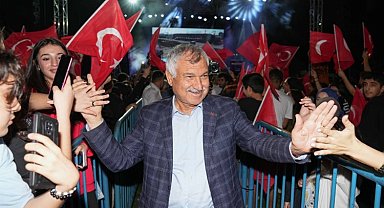 Adanalılar Pinhani konseriyle coştu Cumhuriyeti Kutladı