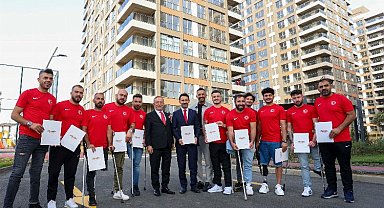 Ampute Milli Futbol Takımı'na evleri teslim edildi