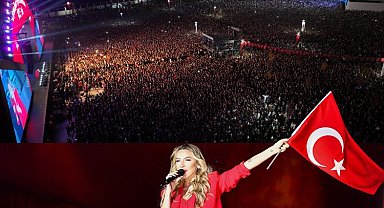 Ankara'da Hadise çıktı! Muhteşem Cumhuriyet konseri