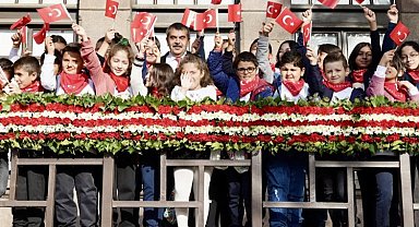 Bakan Tekin öğrencilerle 1'inci Meclis'te