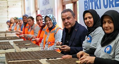 Başkan Böcek'ten personeline 100. Yıl ikramiyesi