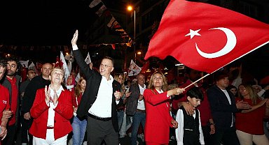 Beylikdüzü'nde binlerce kişi 100. yıl için yürüdü