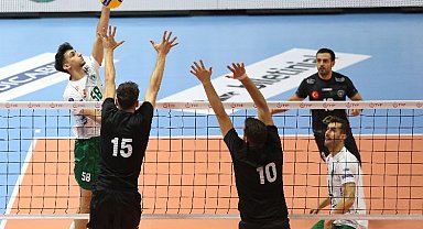 Bursa Büyükşehir voleybolcuları Balkan Kupası'na galibiyetle başladı