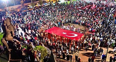 Bursa İnegöl'de coşku caddelere sığmadı