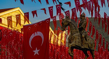 Bursa Yıldırım'da sanatçılardan bayrak resitali