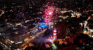 Bursa'da kutlamalara havai fişekli final