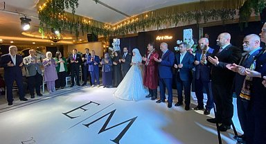 Bursa'da siyaseti buluşturan düğün
