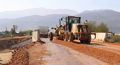 Büyükşehir Elmalı Bayralar köprüsünü yeniledi