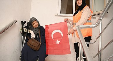Çayırova'dan esnaf ve vatandaşlara Türk Bayrağı