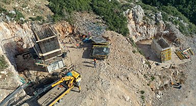 Dilovası Hastane yolunda köprü ayakları yükseliyor