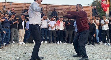 Düzce'de asker eğlencesinde Ramazan Çelik sahne aldı