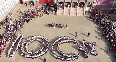 Düzce'de öğrenciler 100. yıl şekli oluşturdu