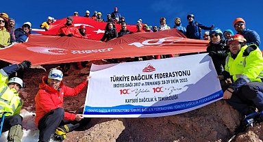 Erciyes'in zirvesinde 100'lük coşku