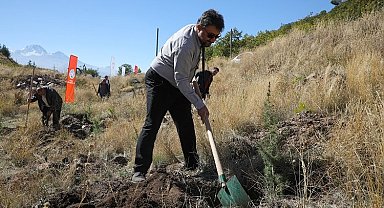 ERÜ eğitmenleri Ali Dağı'nı yeşillendirdi