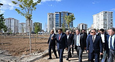Gençlik ve Spor Bakanı Bak'tan 100. Yıl Parkı'na yakın mercek