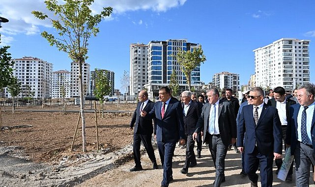 Gençlik ve Spor Bakanı Bak'tan 100. Yıl Parkı'na yakın mercek