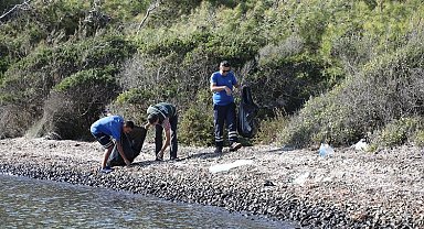 Gökova Körfezi'nde araç yolu olmayan koylar temizleniyor