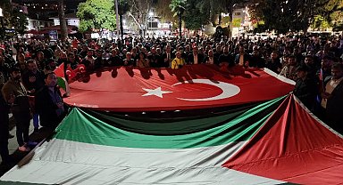 Gölcüklüler insalık dışı saldırıları protesto etti